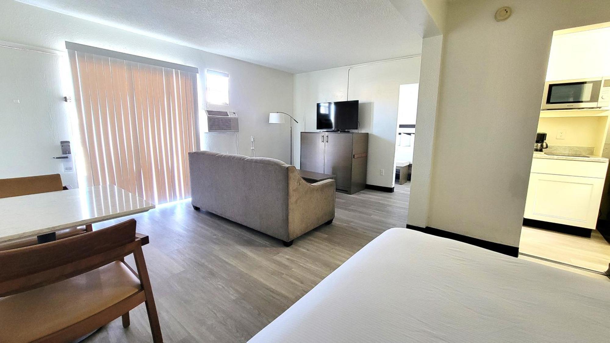 Mc Pacific Inn & Suites توررانسي، لوس أنجليس، كاليفورنيا المظهر الخارجي الصورة